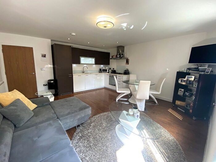 2 Bedroom Flat To Rent In Honeysuckle Court, Buckhurst Hill, IG9