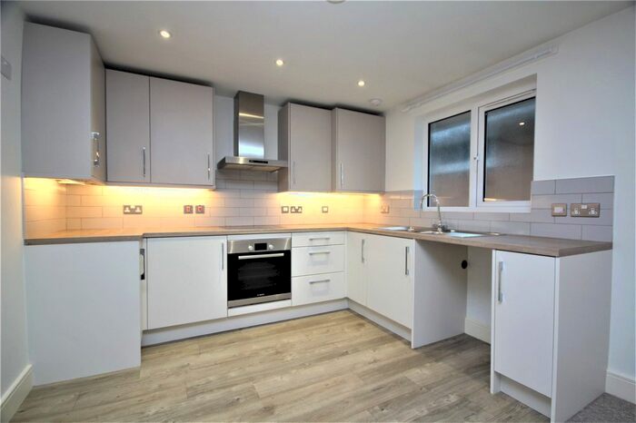 1 Bedroom Flat To Rent In Roberts Road, Lancing, West Sussex, BN15