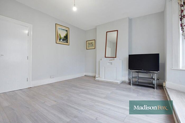2 Bedroom Apartment For Sale In Plaistow Road, Stratford, London, E15