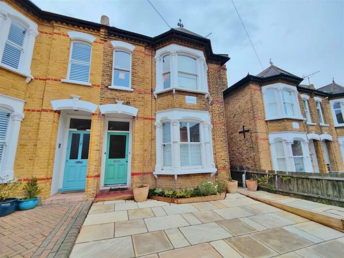 1 Bedroom Flat To Rent In Victoria Road, Leigh On Sea, SS9