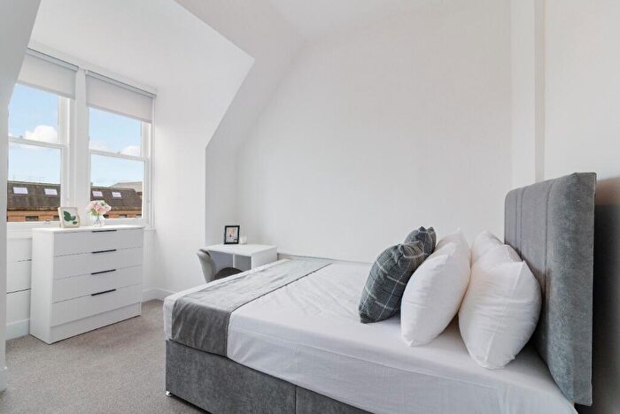 1 Bedroom Flat To Rent In Room Whitehall Street, DD1