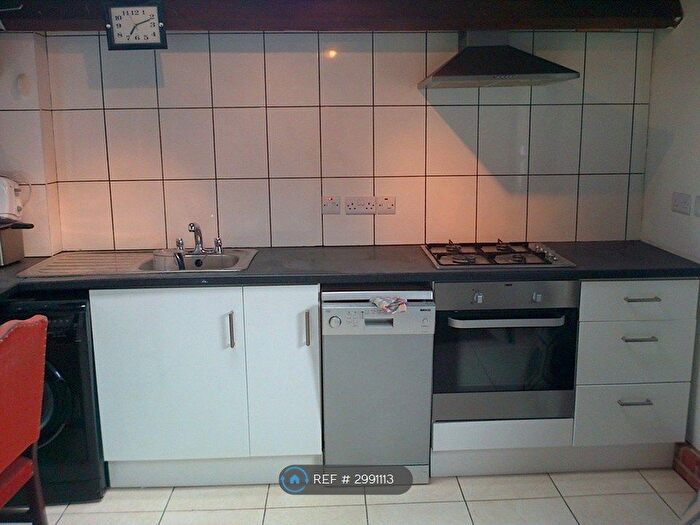 2 Bedroom Flat To Rent In Nicholsons Lane, Maidenhead, SL6