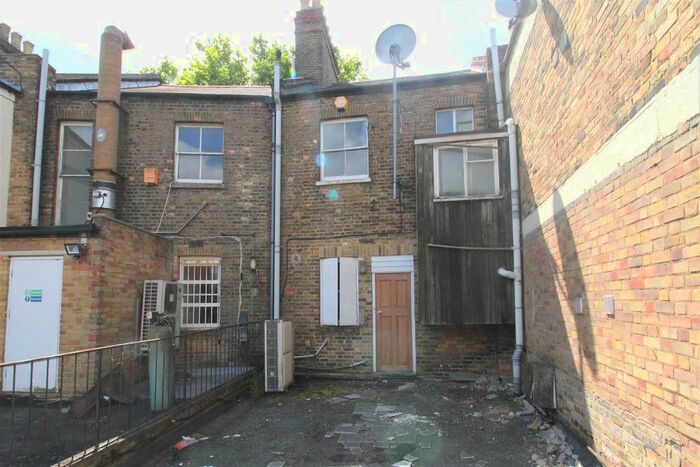 3 Bedroom Flat To Rent In High Street, Brentwood, CM14