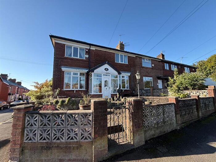 3 Bedroom End Of Terrace House For Sale In Stamford Grove, Stalybridge, SK15