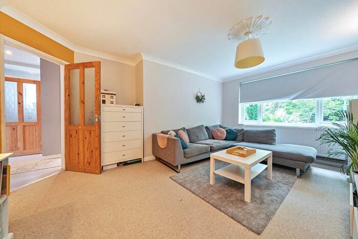 2 Bedroom Apartment For Sale In Hilda Vale Close, Orpington, Kent, BR6