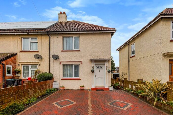 3 Bedroom Detached House To Rent In Gloucester Road, Gravesend, Kent, DA12