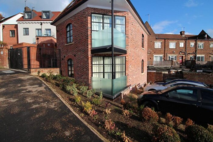 2 Bedroom Apartment To Rent In Salisbury Square, Hatfield, AL9