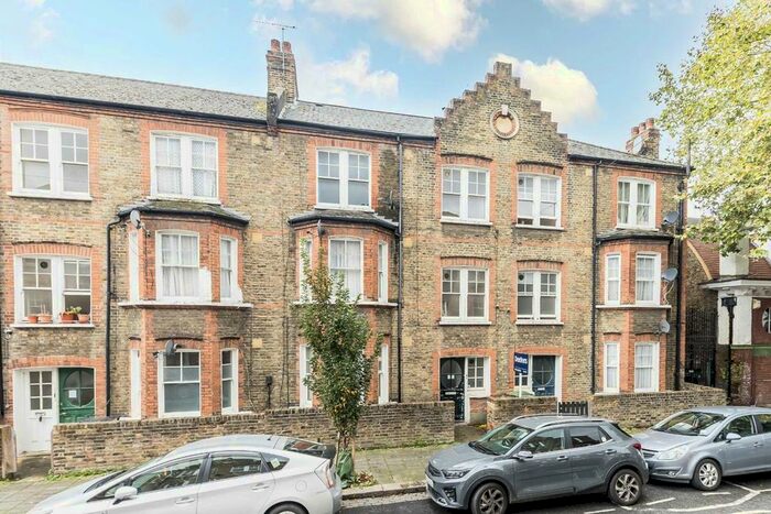 2 Bedroom Flat To Rent In Cato Road, London, SW4