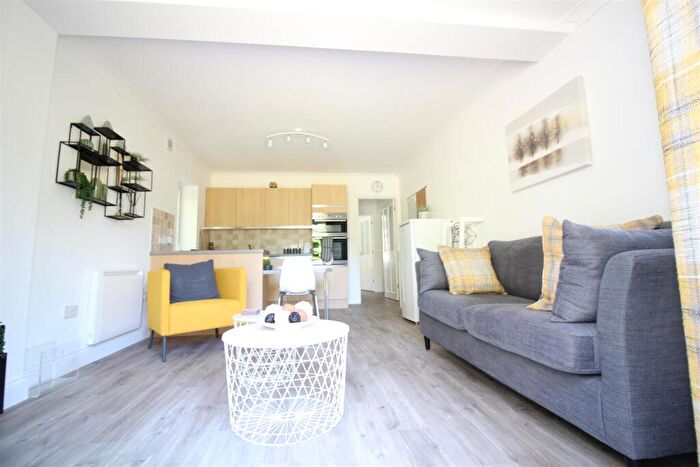1 Bedroom Maisonette To Rent In Chequers Lane, Eversley, RG27