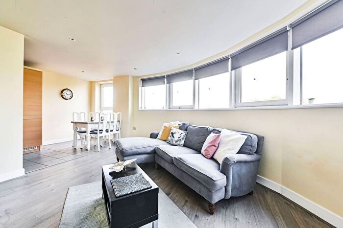 2 Bedroom Flat To Rent In Townmead Road, Imperial Wharf, London, SW6