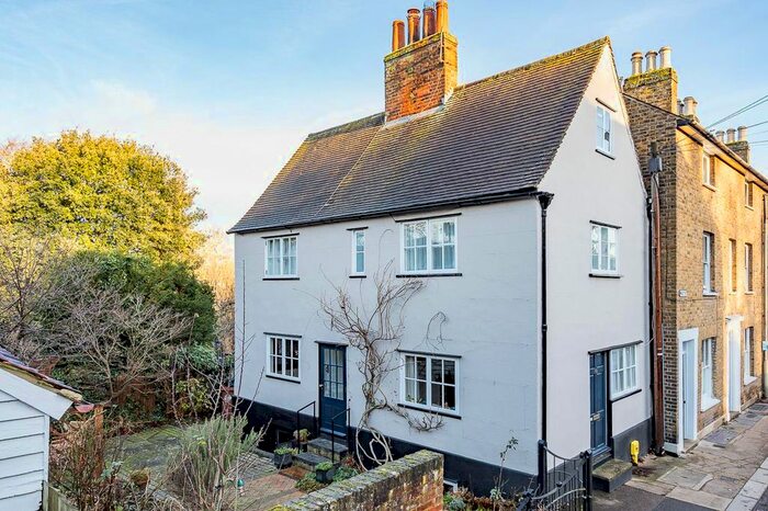 4 Bedroom Property For Sale In West Street, Hertford, SG13