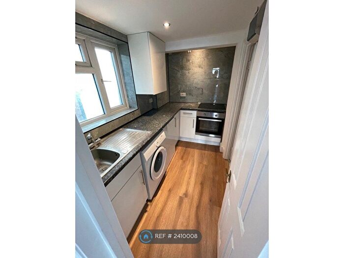 Studio To Rent In Blenheim Park Road, South Croydon, CR2