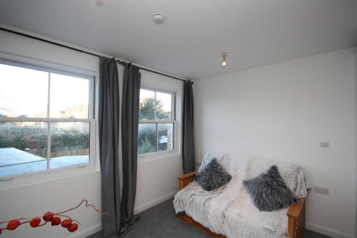 Flat To Rent In Upper Richmond Road West, East Sheen, SW14