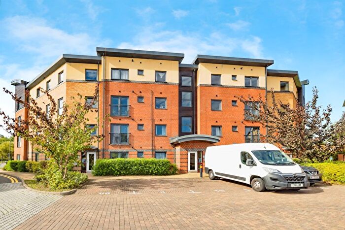 2 Bedroom Flat For Sale In Raven Close, Watford, WD18