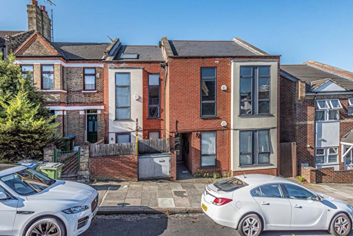 1 Bedroom Flat To Rent In Waverley Crescent Plumstead, SE18