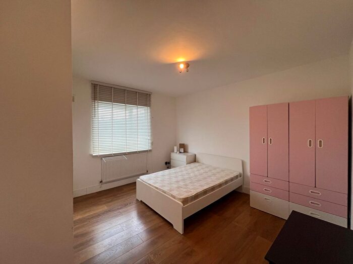 2 Bedroom Flat To Rent In Mount Pleasant Hill, London, E5