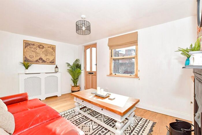 2 Bedroom Cottage For Sale In Carisbrooke High Street, Newport, Isle Of Wight, PO30