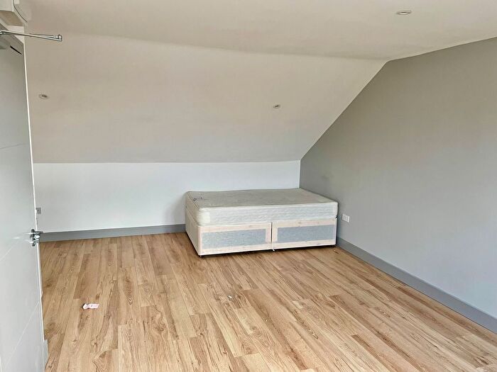 Studio To Rent In Bodiam Road, Stretham London, SW16