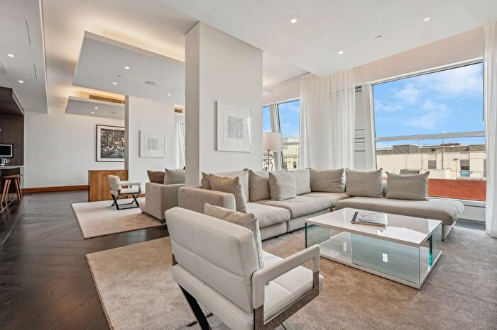 3 Bedroom Flat To Rent In North Row, London, W1K