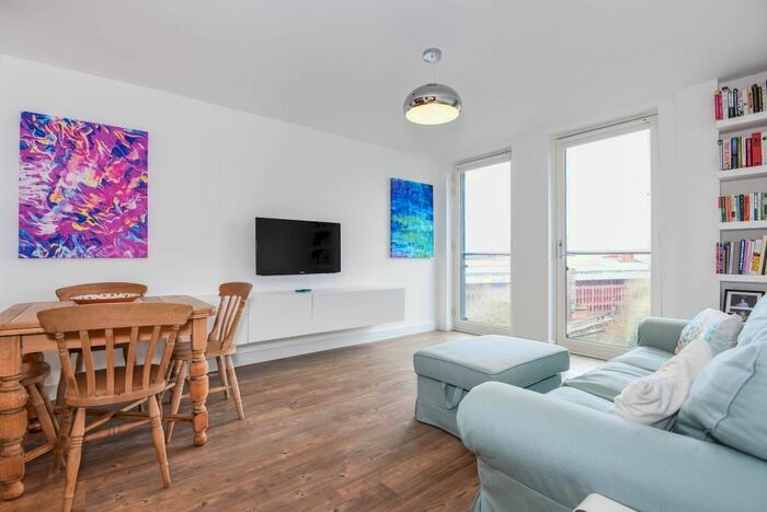 1 Bedroom Flat To Rent In Kennet House, Kings Road, RG1