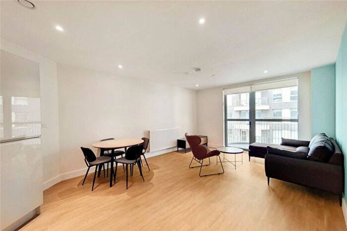 2 Bedroom Apartment To Rent In Green Street, London, NW10