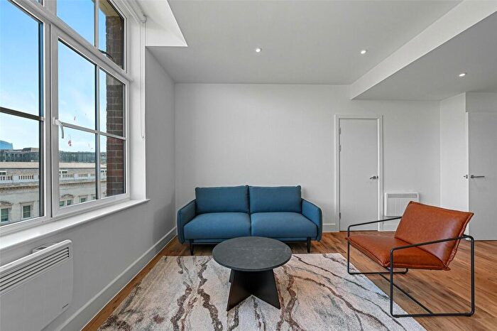 2 Bedroom Apartment To Rent In West Smithfield, London, EC1A