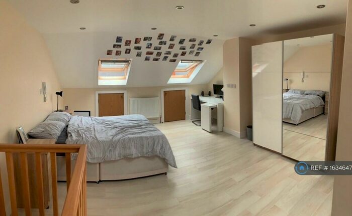 4 Bedroom Terraced House To Rent In Stanley Grove, Reading, RG1