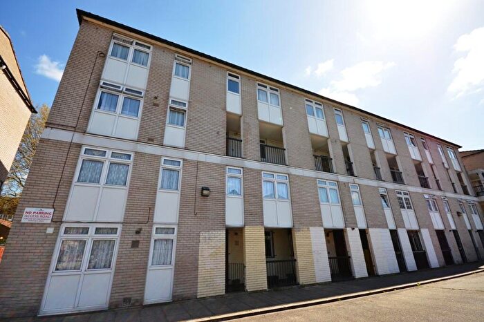 3 Bedroom Flat To Rent In Manchester Road, Canary Wharf, E14