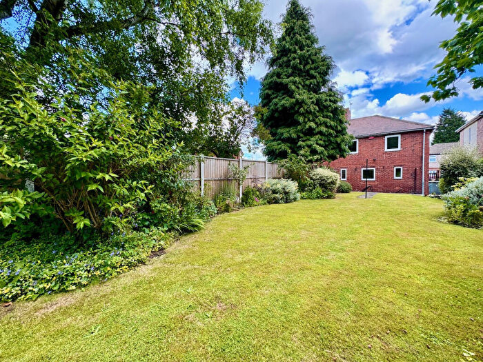 3 Bedroom Semi-Detached House For Sale In Redhill Avenue, Kendray, Barnsley, S70