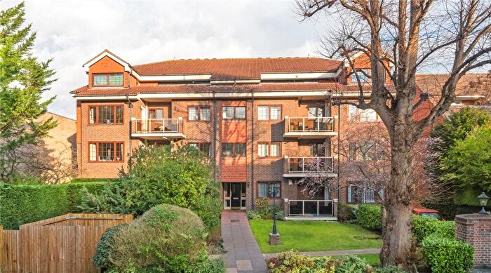 2 Bedroom Flat For Sale In Albemarle Road, Beckenham, BR3