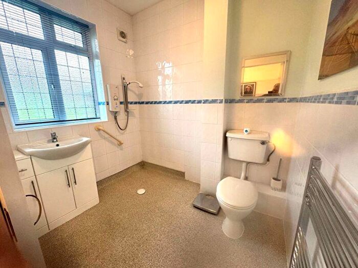 2 Bedroom Detached Bungalow For Sale In Taunton Drive, Westcliff-On-Sea, SS0