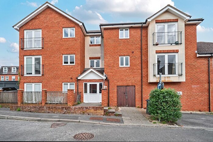 2 Bedroom Flat For Sale In St. James Road, Fleet, Hart, GU51