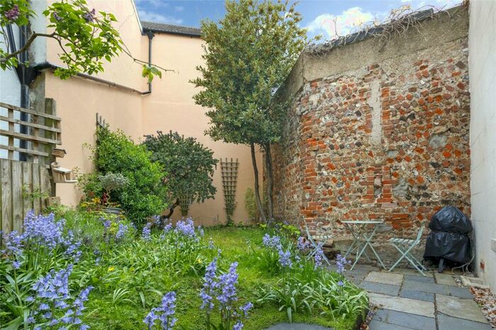 2 Bedroom Apartment To Rent In Brigden Street, Brighton, East Sussex, BN1