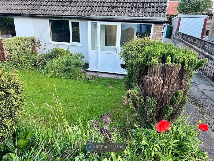 3 Bedroom Semi-Detached House To Rent In Roils Head Road, Halifax, HX2