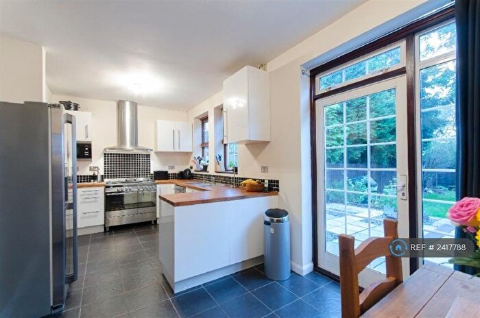 3 Bedroom Terraced House To Rent In Lakeview Road, London, SE27