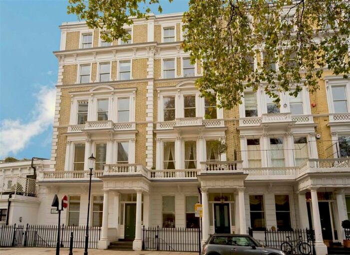 3 Bedroom Flat To Rent In Courtfield Gardens, London, SW5