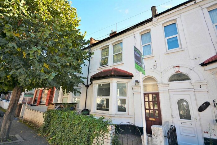 2 Bedroom Flat To Rent In Pitcairn Road, Mitcham, CR4