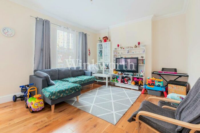 2 Bedroom Apartment To Rent In Hardwicke Road, London, N13