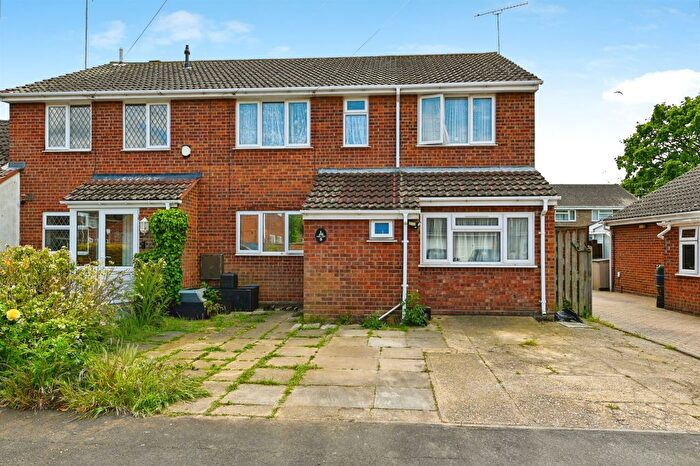 4 Bedroom Semi-Detached House For Sale In Johnson Crescent, Heacham, King's Lynn, PE31