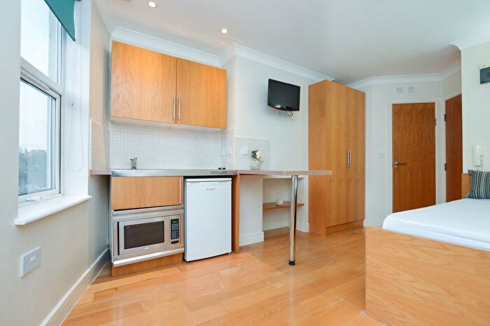 Studio To Rent In Flat, Fortune Green Road, West Hampstead, NW6