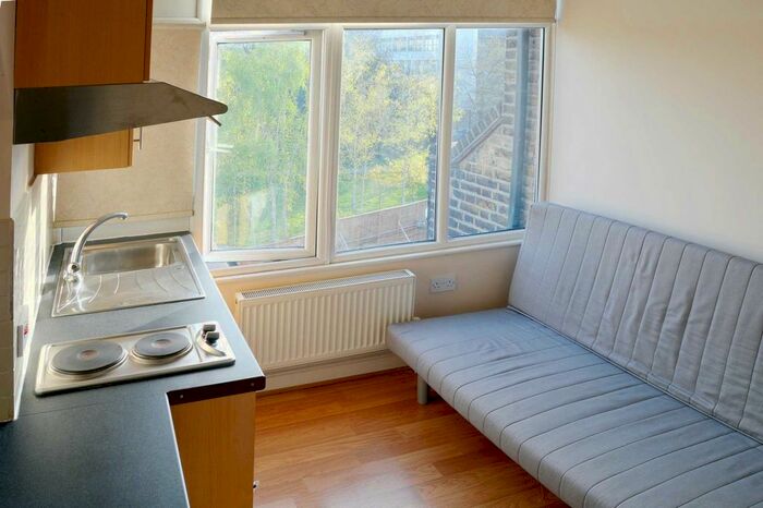 Studio To Rent In High Street, Acton, W3