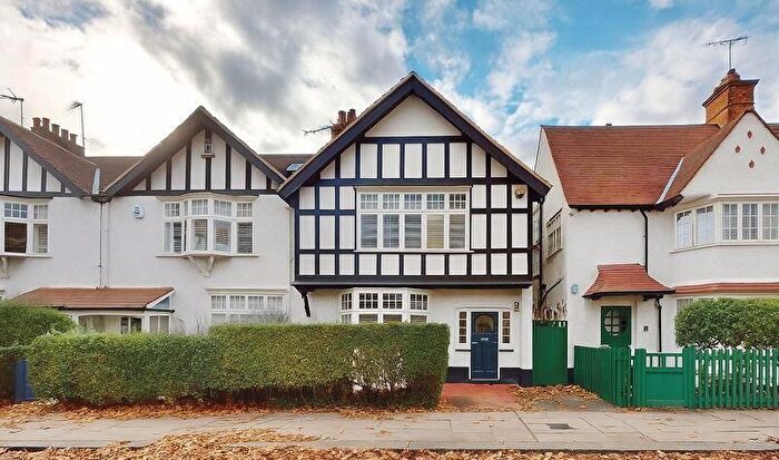 4 Bedroom Property For Sale In Temple Fortune Lane, Hampstead Garden Suburb Border, NW11