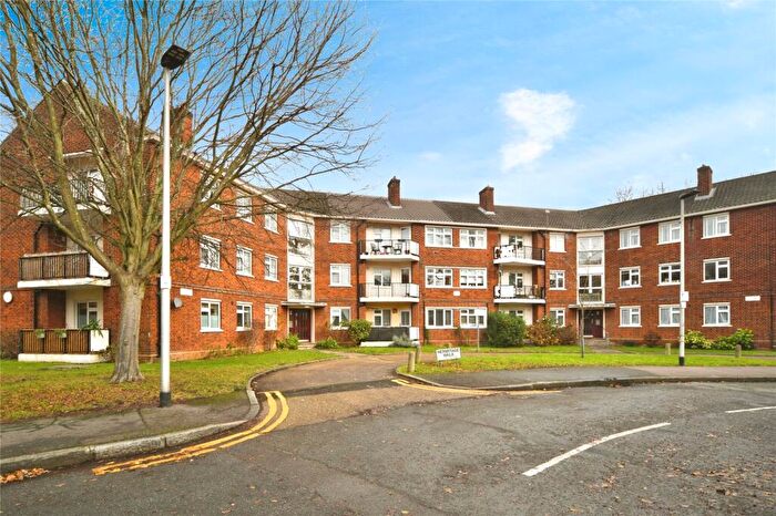 3 Bedroom Flat For Sale In Hermitage Walk, London, London, E18