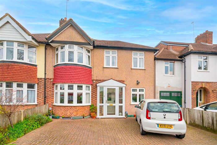 5 Bedroom Semi Detached House For Sale In Queen Mary Avenue, Morden, SM4