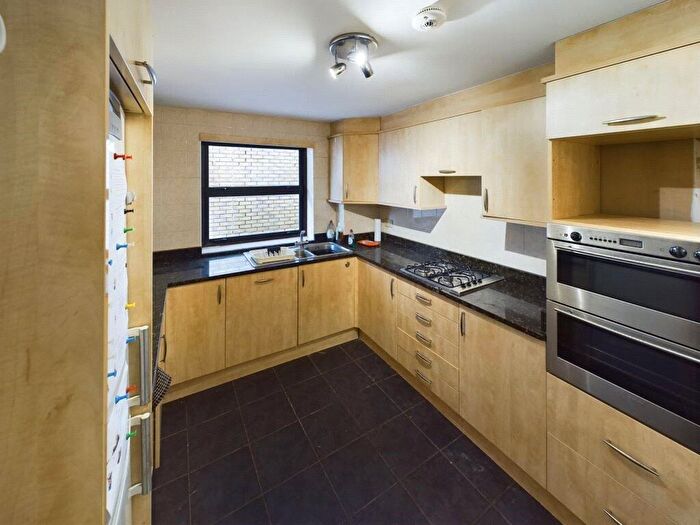 2 Bedroom Apartment For Sale In Station Road, New Barnet, EN5