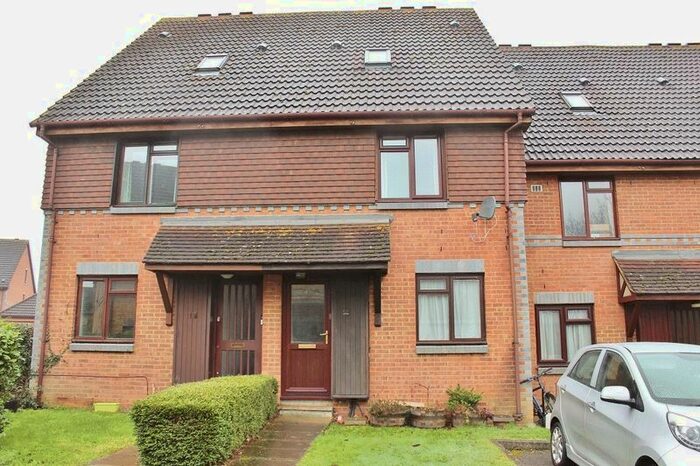 2 Bedroom Maisonette To Rent In Lawrence Close, Burpham, Guildford, GU4