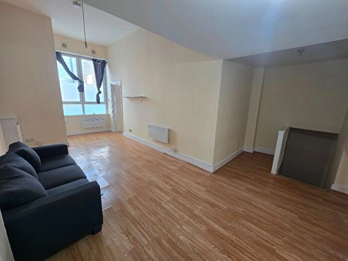 1 Bedroom Flat To Rent In New Cross Road, London, SE14