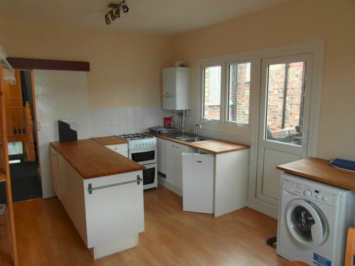 1 Bedroom Flat To Rent In Canterbury Rd, Leyton, E10