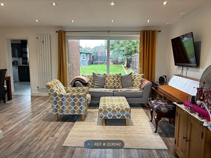 3 Bedroom Semi-Detached House To Rent In Ingram Avenue, Aylesbury, HP21