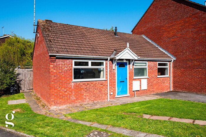 2 Bedroom Terraced Bungalow For Sale In Highgrove Bank, Tupsley, Hereford, HR1